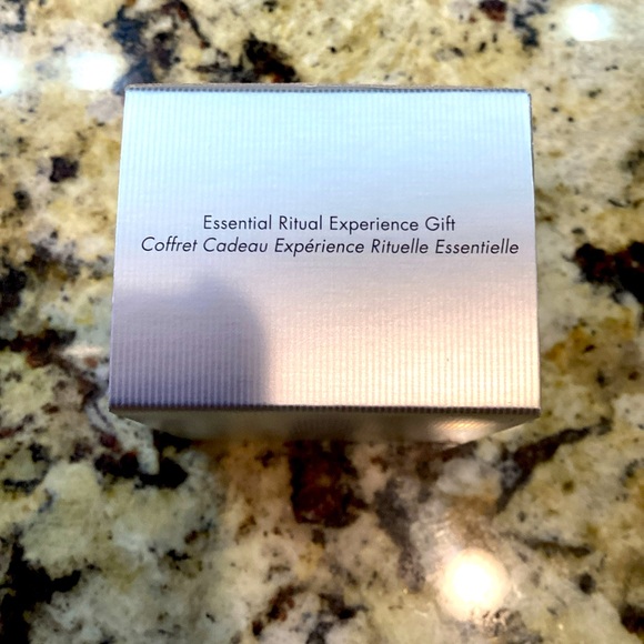 NIB AMORE PACIFIC Skincare Set of 3 - Picture 4 of 7